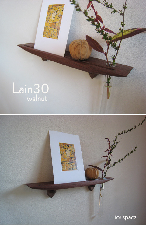 画像1: 壁掛け棚ＬＡＩＮ（ライン）３０ウォールナット　スリムでコンパクト　一輪挿しにもなる 木製壁掛け飾り棚